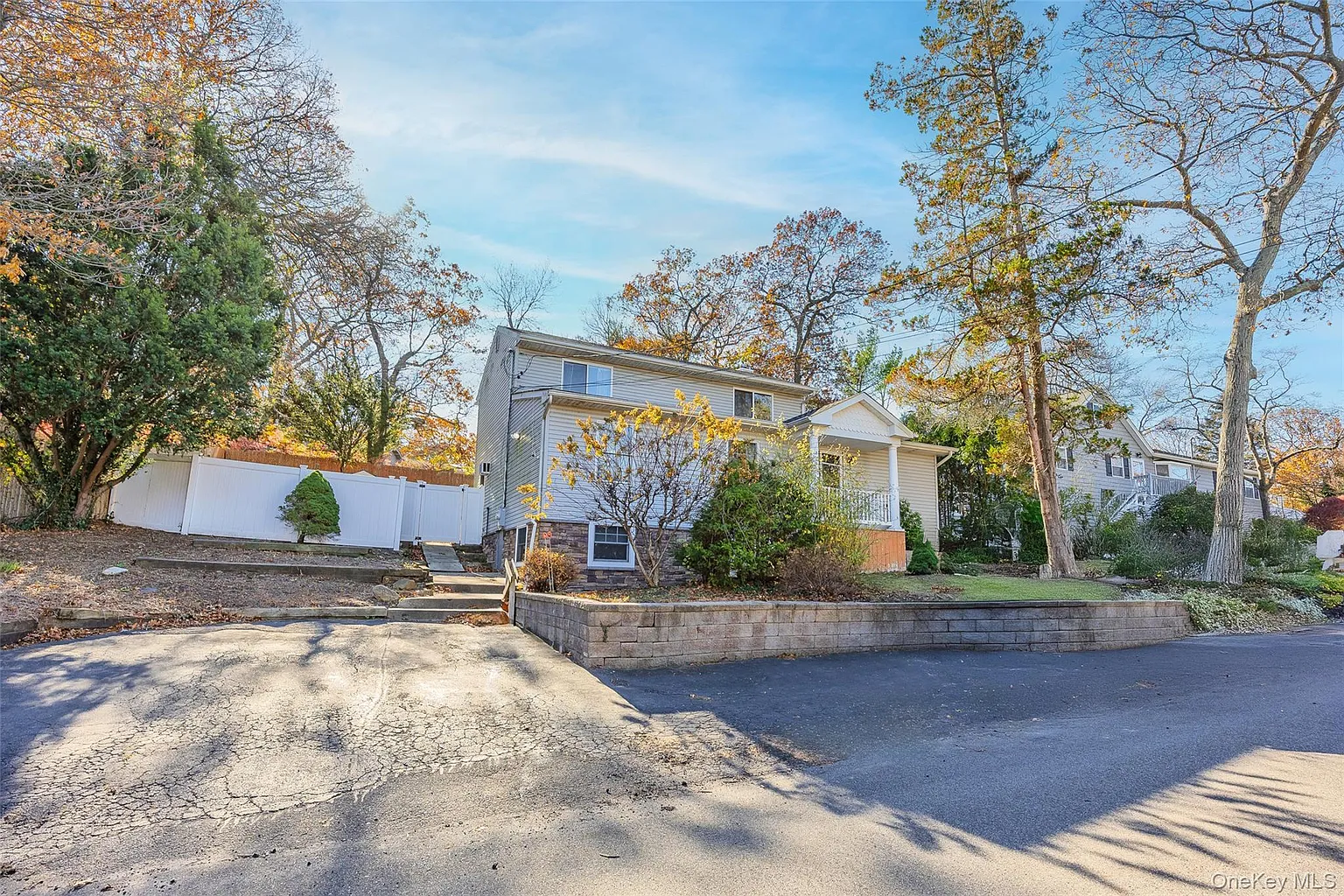 10 Queen Drive photo 1