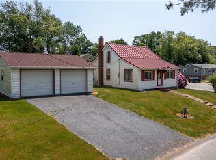 34 Dunn St, Sandy Lake, PA 16145