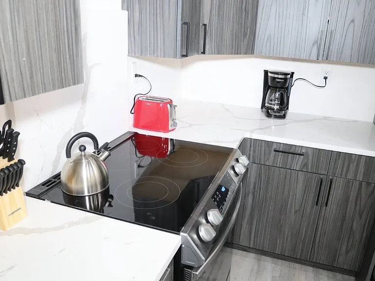 455 Pavonia Ave #1B — Photo 8
