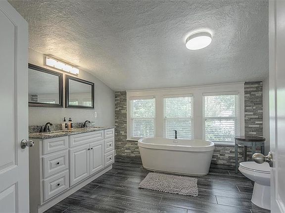 3rd image of 3820 Paseo Blvd
