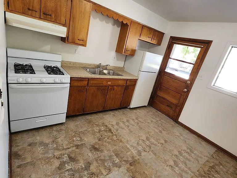1912 S 13th Ave — Photo 8