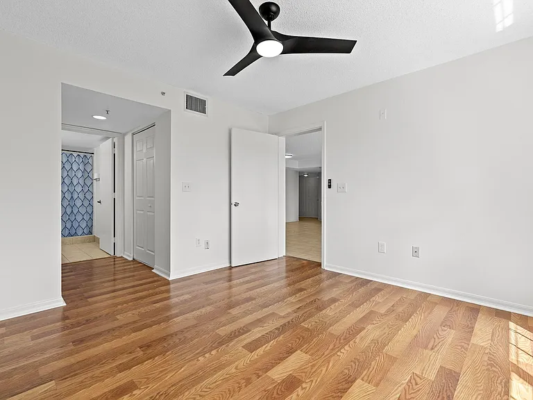 300 Crestwood Ct N #302 — Photo 15