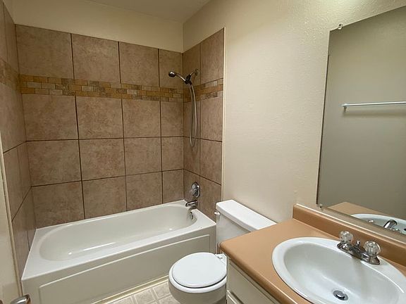 4th image of 2204 Martha St NE #A-d