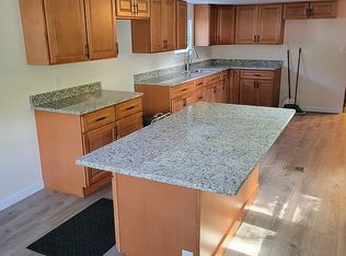 5 Hummingbird Ln, Raymond, NH 03077