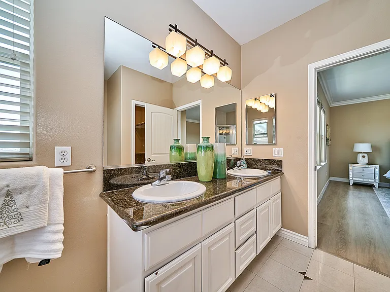 2577 Mountain Ave — Photo 35