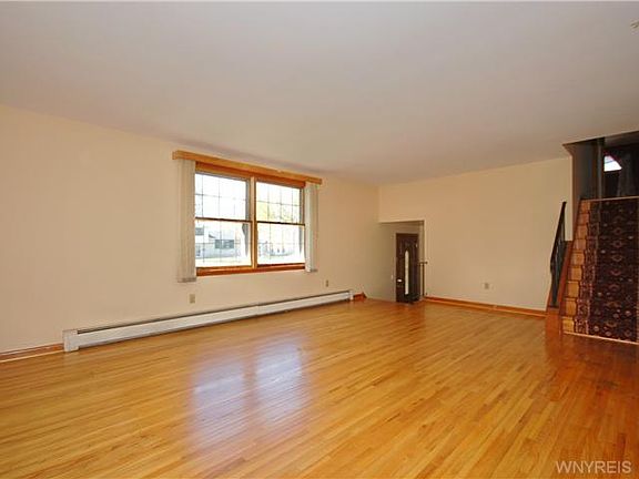5th image of 144 Jeffrey Dr