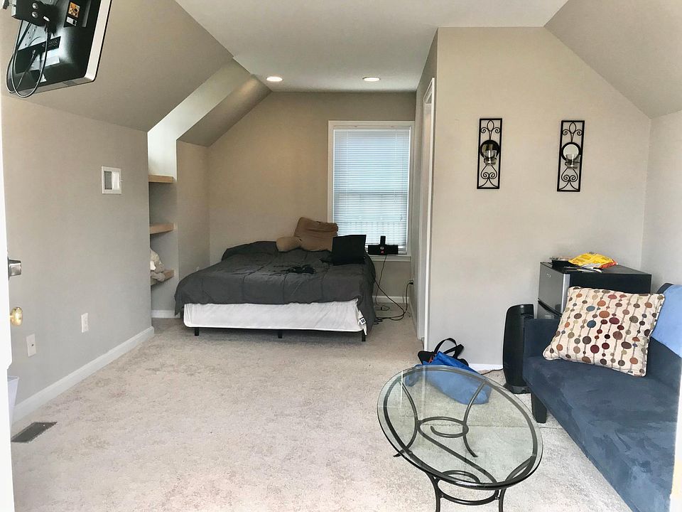 1st image of 41821 Bristow Manor Dr #1