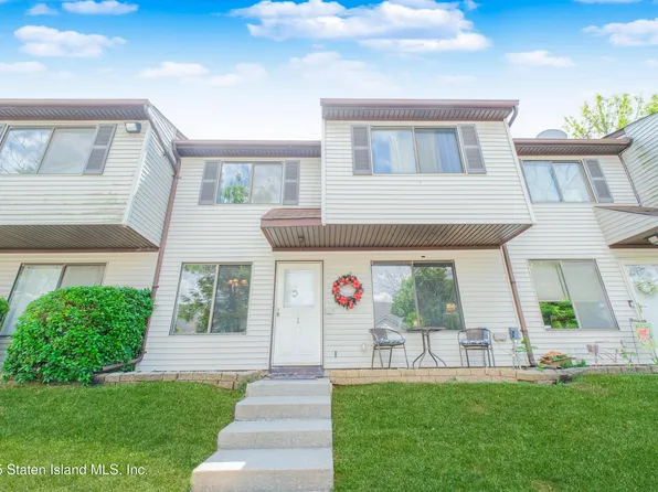 17 Country Ln, Staten Island, NY 10312