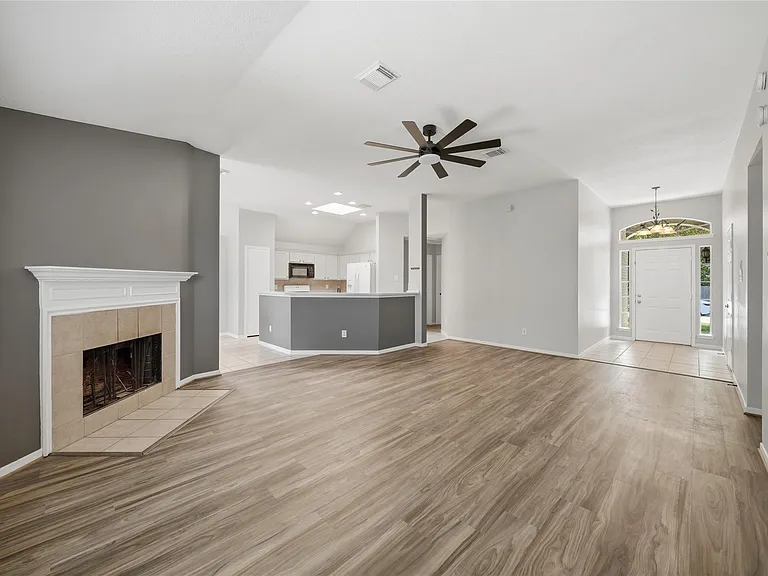 1607 Sandy Park Dr — Photo 3