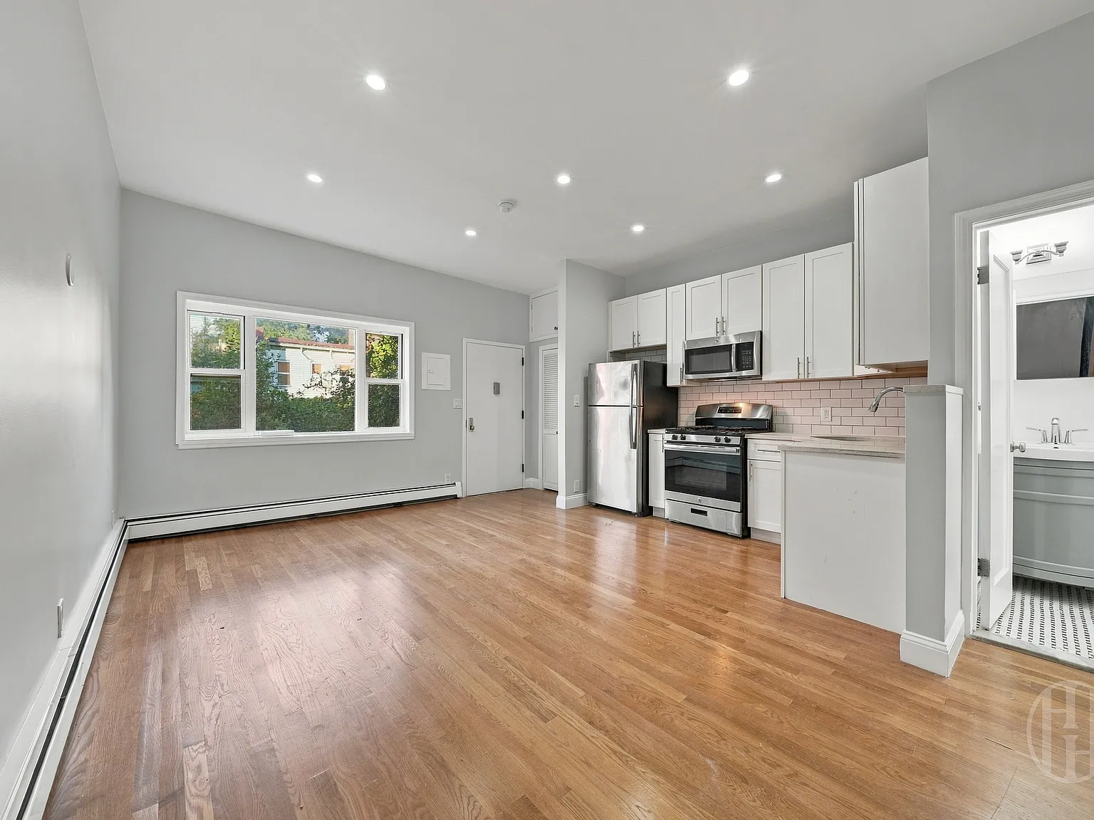 250 16th Street — Photo 3