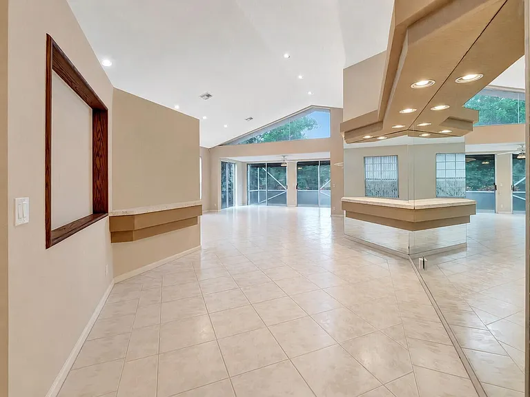 11081 Springbrook Cir — Photo 9