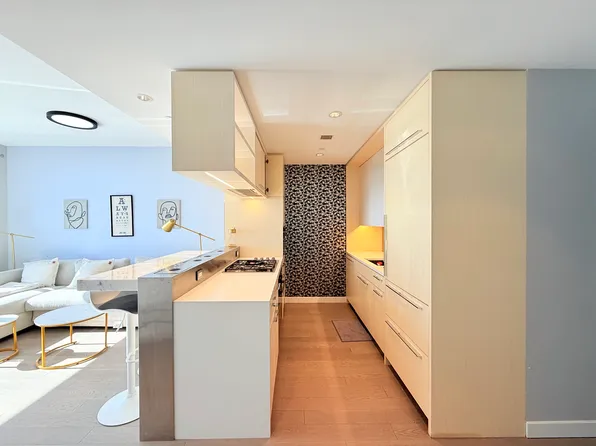 252 South Street image 2 of 14