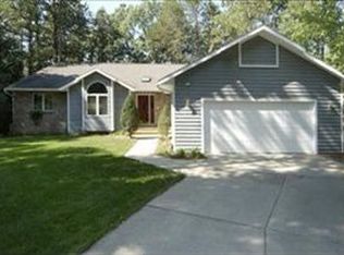 745 Springwood Dr, Kalamazoo, MI 49009