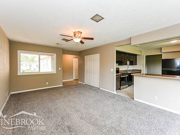 3rd image of 35 Old Orchard Ln