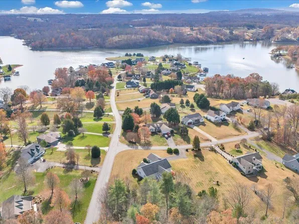 28 Queen Mothers Ct, Wirtz, VA 24184