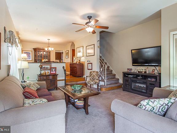 3rd image of 147 E Marthart Ave