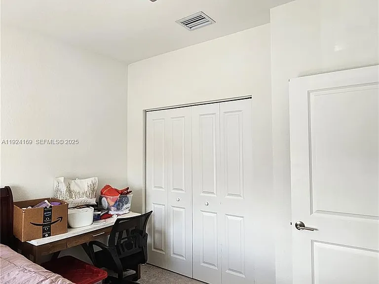 2637 SE 17th St — Photo 16
