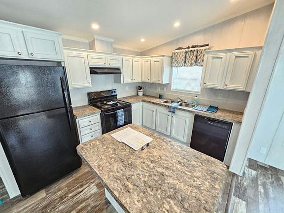 5th image of 4125 Park St N #643