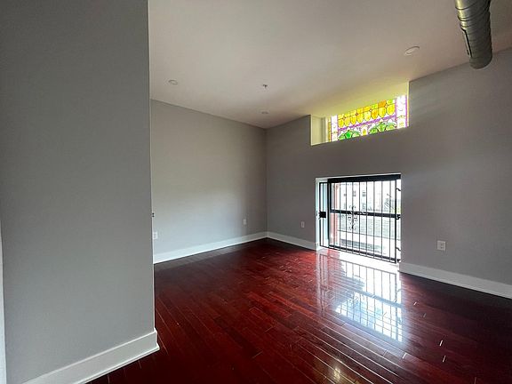 3rd image of 302 Richmond St #18A