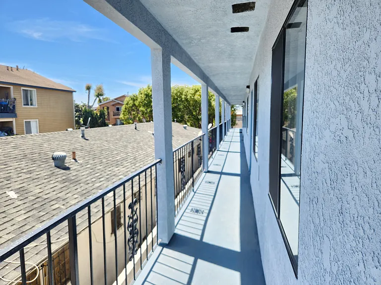 1520 Freeman Ave — Photo 12