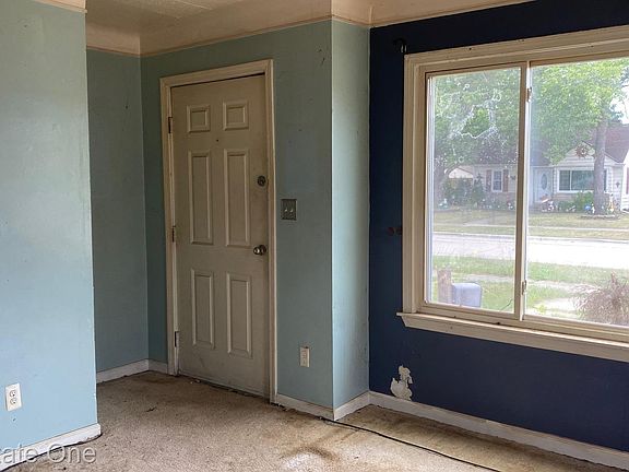 3rd image of 3565 Niagara St