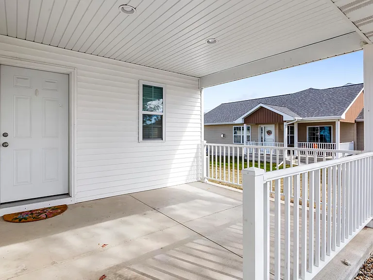 1160 Crescent View Dr NE — Photo 3