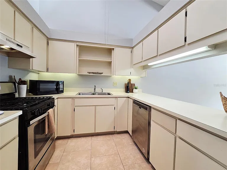 104 Mayfair Pl SW — Photo 8