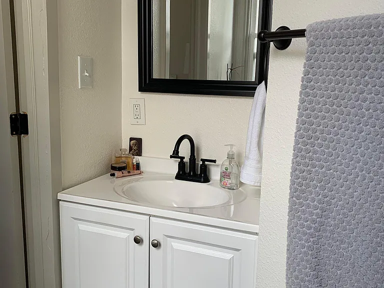 En suite bathroom (bedroom #1)