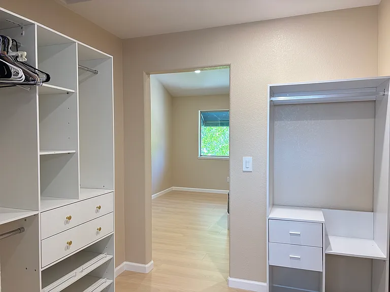 414 Galleria Dr #4 — Photo 33