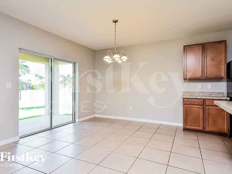 2704 SW 32nd St — Photo 3