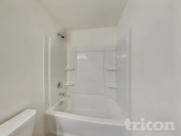 130 Lynnridge Dr — Photo 14