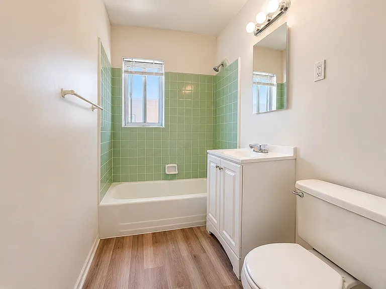 242-256 E Navilla Pl — Photo 6