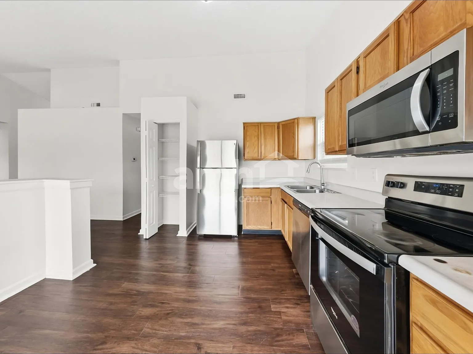 3 bed, 2.0 bath, 1243 sqft, $1,770 — Photo 3