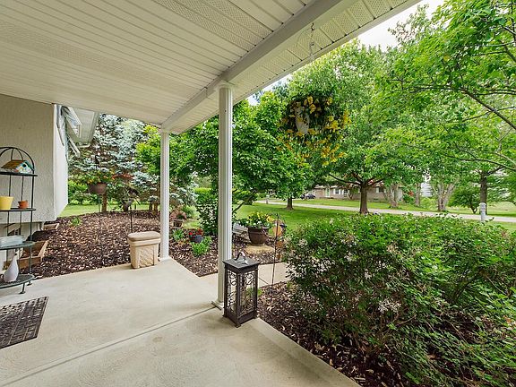 5th image of 310 Willow Run Dr