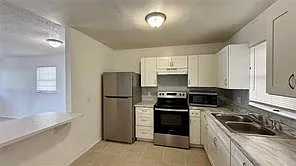 325 W Pierce St #2 — Photo 4