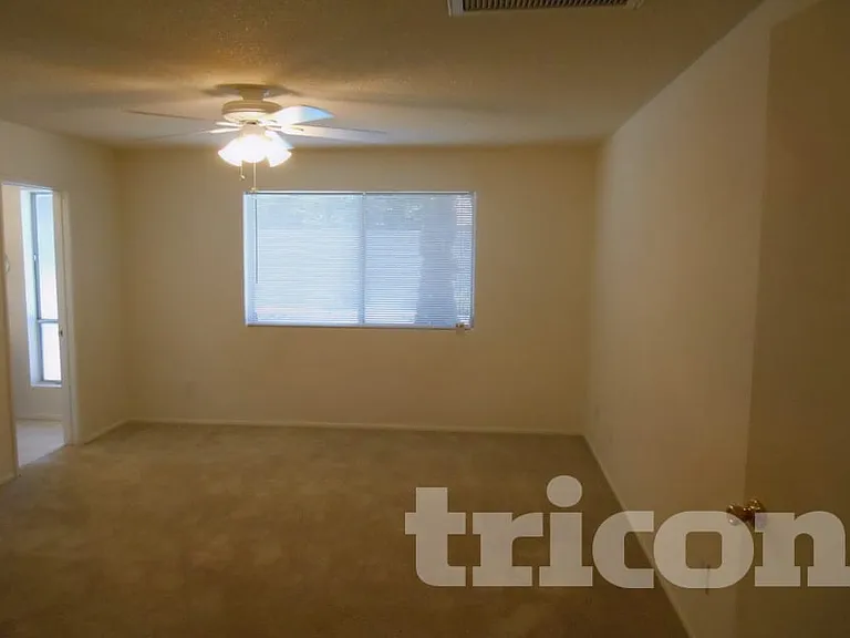 3226 N Ellis St — Photo 9