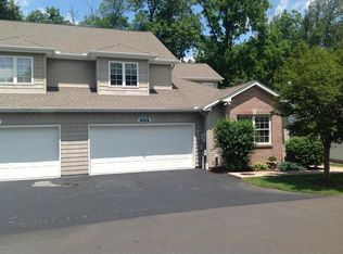 524 Woodhaven Ln, Stroudsburg, PA 18360