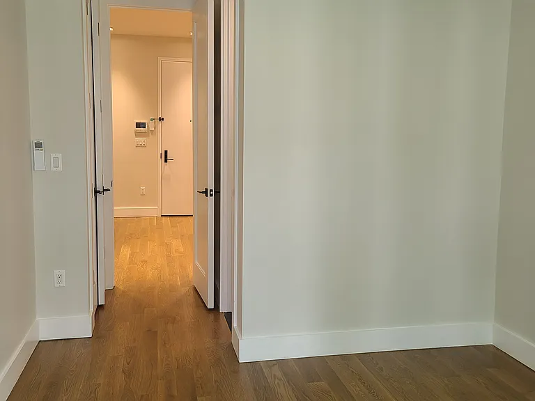 257 N 7th St #4R — Photo 8