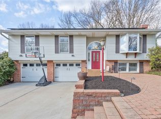 222 Wyngate Rd, Coraopolis, PA 15108