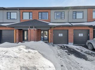 677 Honeydew St, Ottawa, ON K1X 0K5