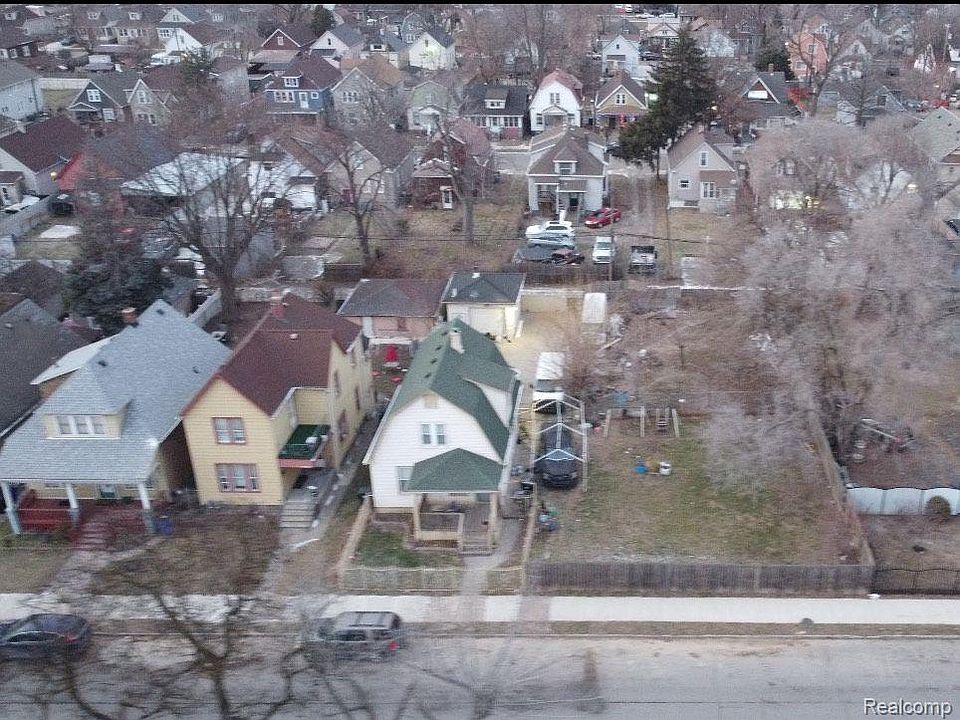 2nd image of 8774 Chamberlain St