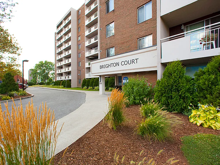 350 Elliott St E — Photo 16