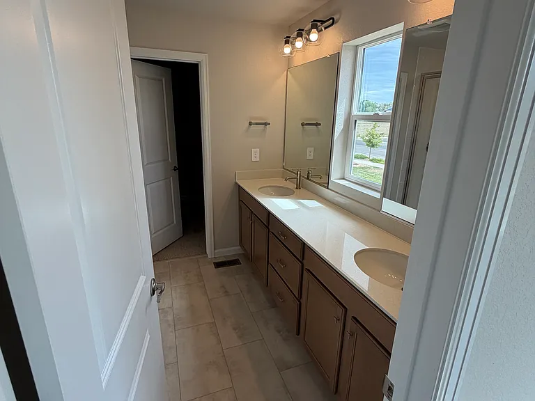 1794 Jennifer St — Photo 19