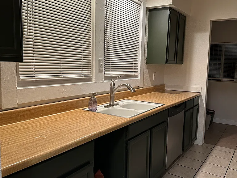 1016 Roosevelt Ave — Photo 9