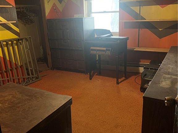 3rd image of 43 Elm St
