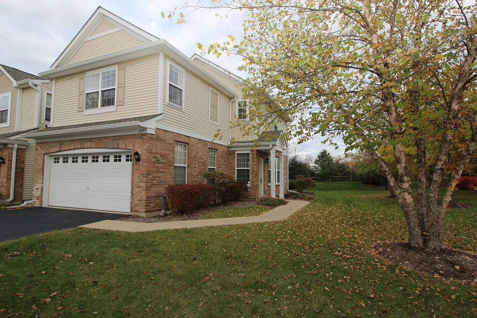 1455 Millbrook Dr photo 1