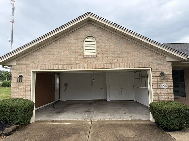 1324 Rosalind Dr — Photo 3