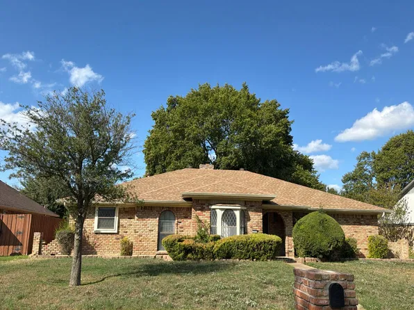 311 Robin Hill Ln, Duncanville, TX 75137