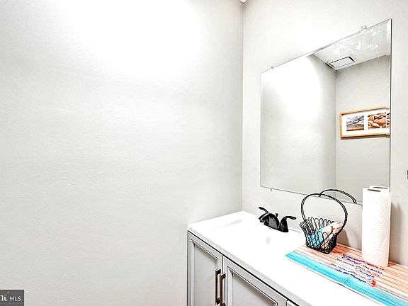 5th image of 5609 Malvern Way