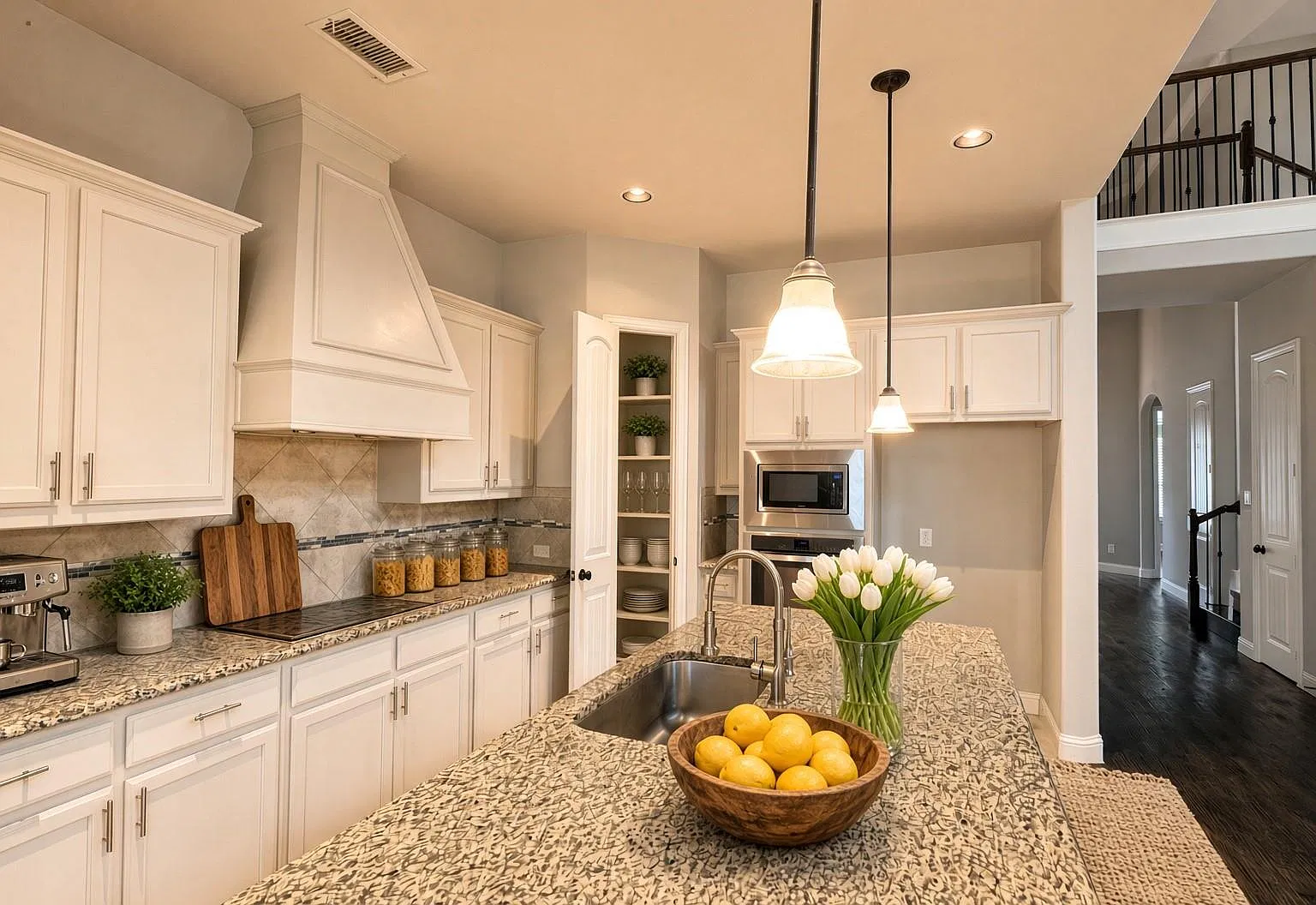 5 bed, 3313 sqft, $3,995 — Photo 4